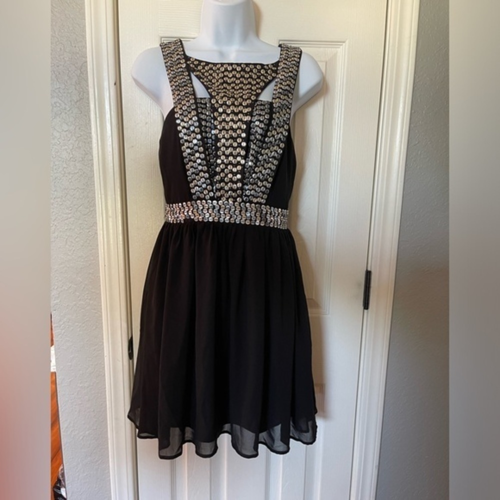 Quinn Black & Gold Sleeveless Mini Dress Size Small